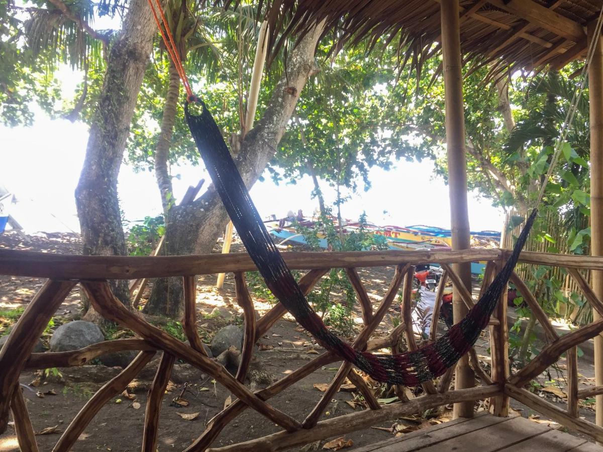 Beach House Resort And Dive Center Mambajao Esterno foto